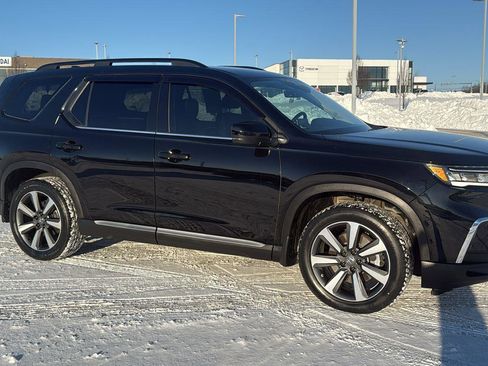 Used 2025 Honda Pilot Touring image 3