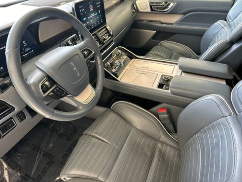 Certified 2020 Lincoln Navigator Black Label w/ Cargo Convenience Package AWD/4WD image 9