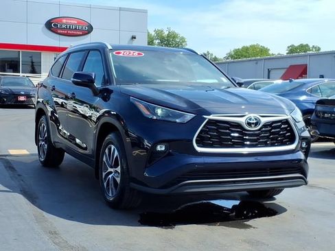 Used 2026 Toyota Highlander XLE AWD/4WD image 3