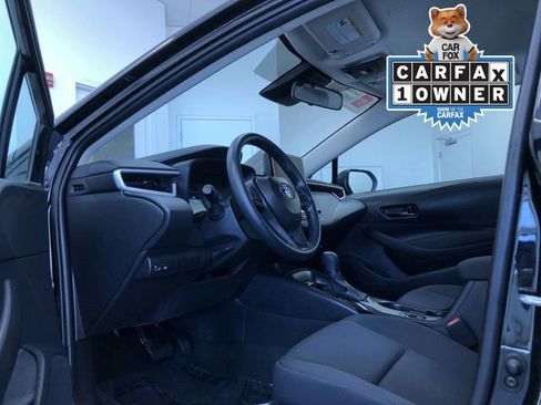 Used 2025 Toyota Corolla LE image 2