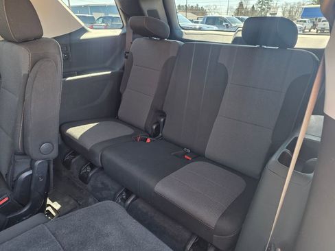 Used 2021 Chevrolet Traverse LT image 25