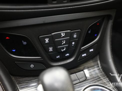 Used 2018 Buick Envision Premium AWD/4WD image 25