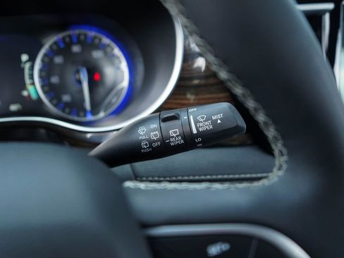 Used 2024 Chrysler Pacifica Limited image 27