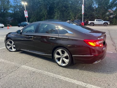 Used 2018 Honda Accord Touring image 4