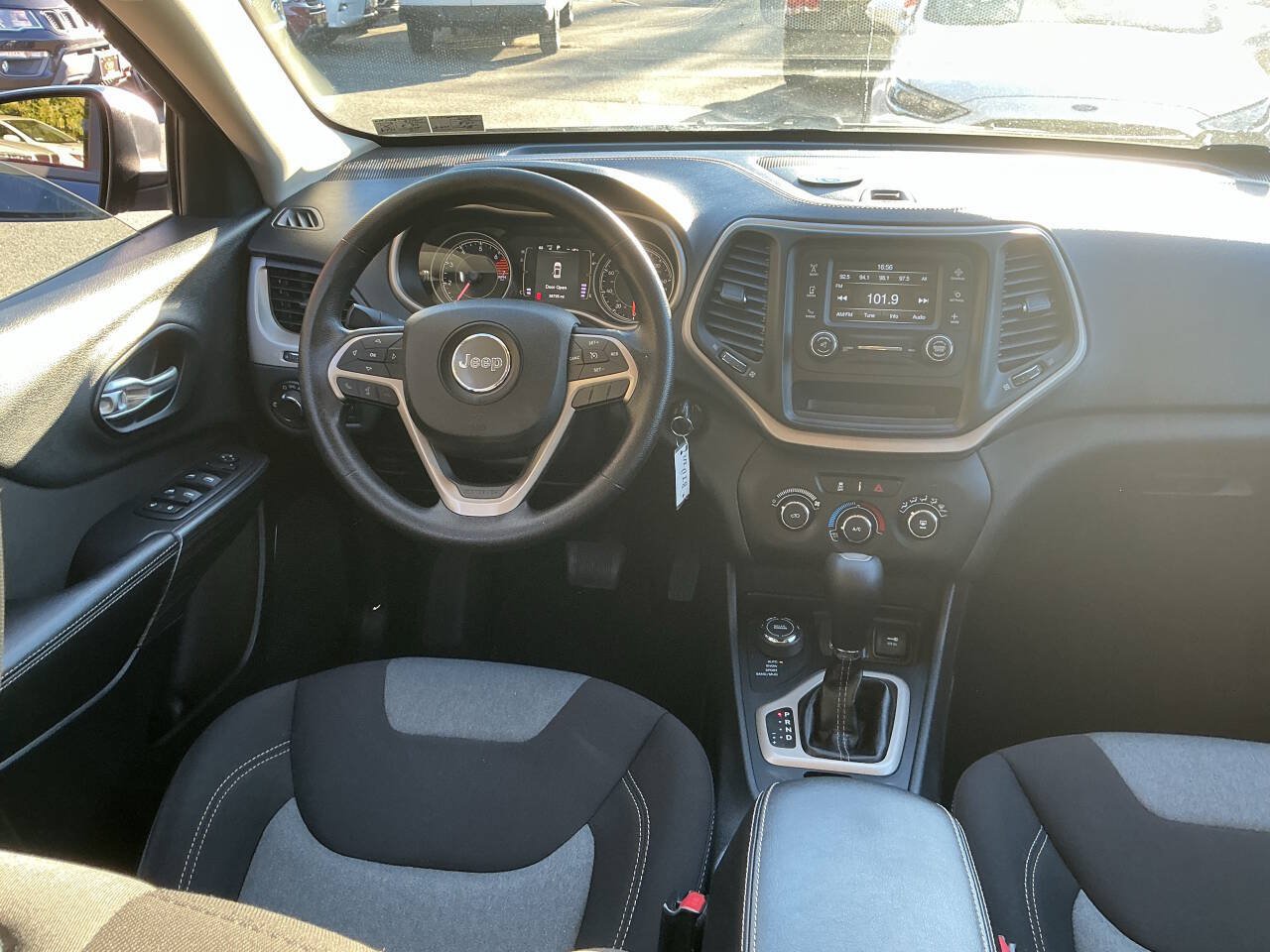 Used 2016 Jeep Cherokee Sport AWD/4WD image 15
