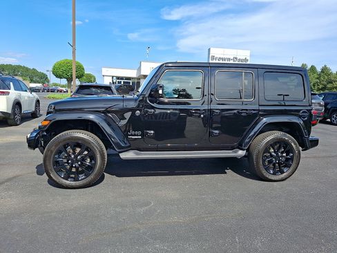 Certified 2022 Jeep Wrangler Unlimited Sahara AWD/4WD image 7