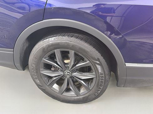 Used 2023 Volkswagen Tiguan SE w/ Panoramic Sunroof Package FWD image 11