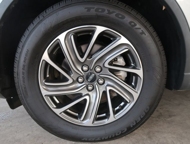 Used 2021 Lincoln Aviator AWD image 12
