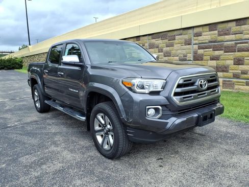 Used 2016 Toyota Tacoma Limited w/ Towing Package AWD/4WD image 2