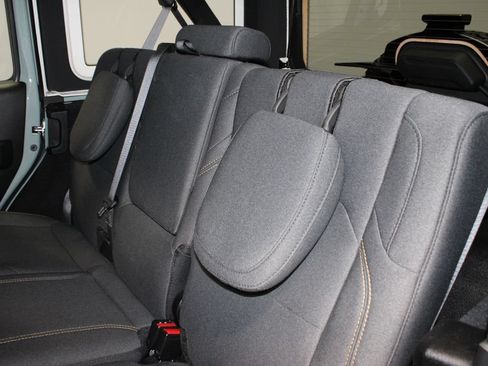 Used 2024 Jeep Wrangler Unlimited AWD/4WD image 21