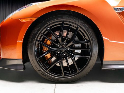Used 2018 Nissan GT-R Premium image 3