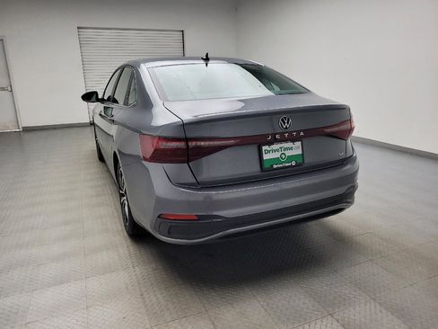 Used 2025 Volkswagen Jetta SE FWD image 6