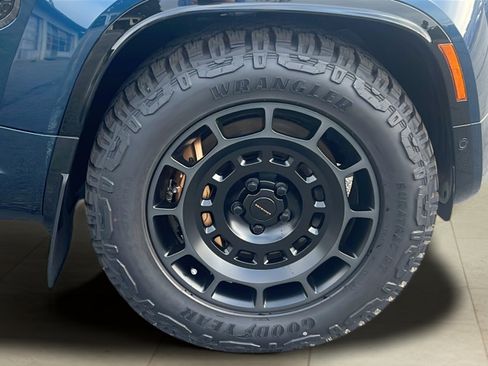 New 2026 Land Rover Defender 110 AWD/4WD image 23