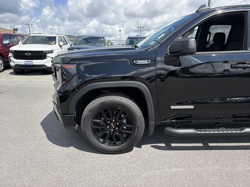 Used 2025 GMC Sierra 1500 Elevation AWD/4WD image 13