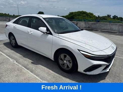 Used 2024 Hyundai Elantra SE FWD image 11