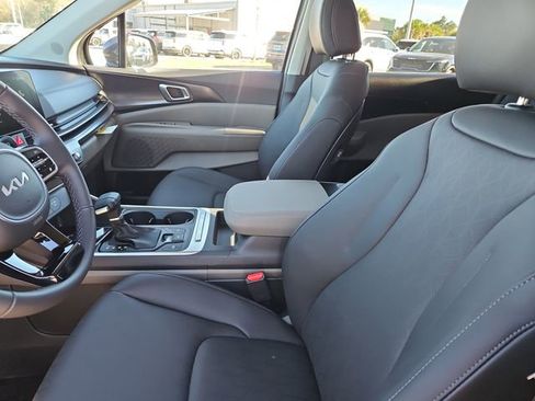 New 2026 Kia Carnival FWD image 12