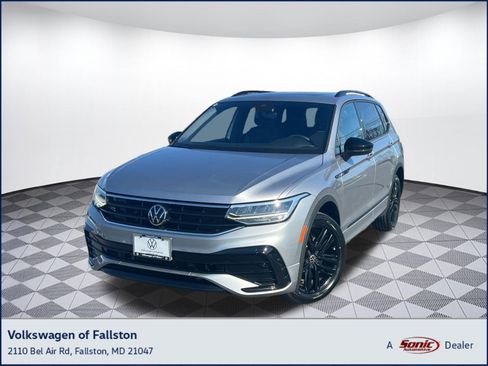 Used 2022 Volkswagen Tiguan SE R-Line image 1