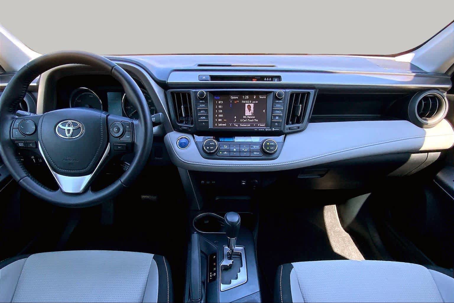 Used 2017 Toyota RAV4 XLE AWD/4WD image 16