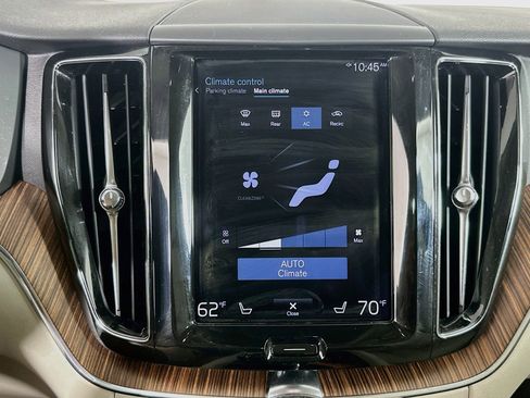 Used 2021 Volvo XC60 T5 Momentum w/ Climate Package FWD image 23