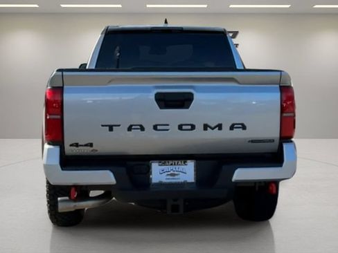Used 2025 Toyota Tacoma TRD Off-Road AWD/4WD image 4