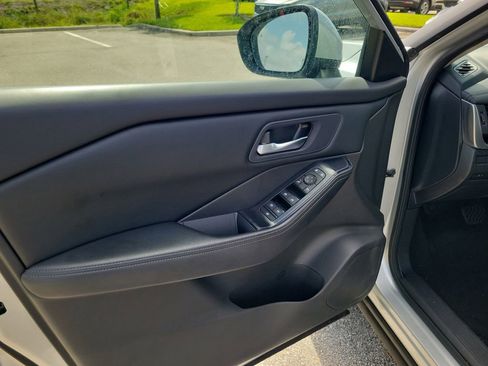Used 2024 Nissan Rogue SV FWD image 18