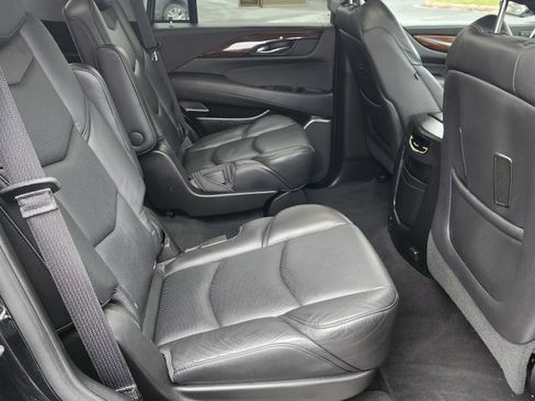 Used 2018 Cadillac Escalade Luxury image 14