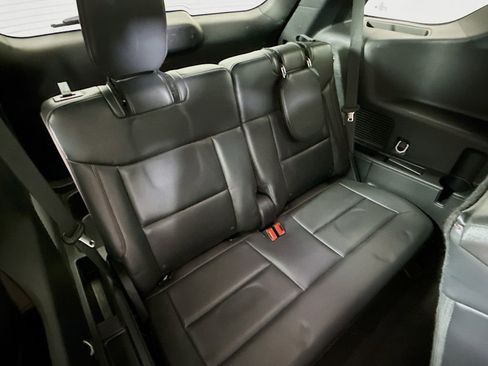 Used 2025 Ford Explorer ST-Line w/ ST-Line Street Pack AWD/4WD image 27