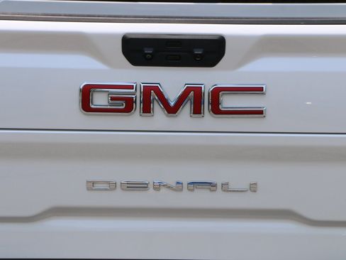 Used 2022 GMC Sierra 2500 Denali w/ Denali Ultimate Package AWD/4WD image 5