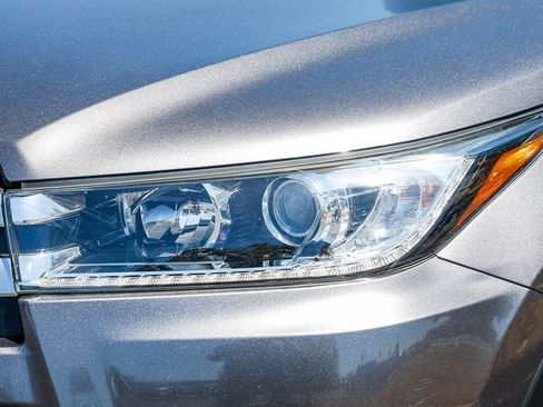 Used 2019 Toyota Highlander Limited AWD/4WD image 8