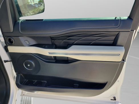 Used 2019 Ford Expedition Platinum RWD image 17