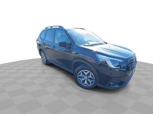 Used 2024 Subaru Forester Premium AWD/4WD image 2
