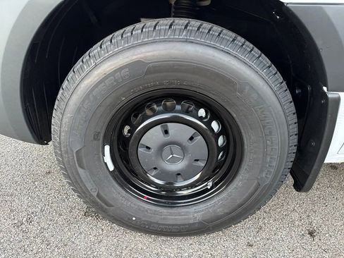 New 2025 Mercedes-Benz Sprinter 2500 image 27