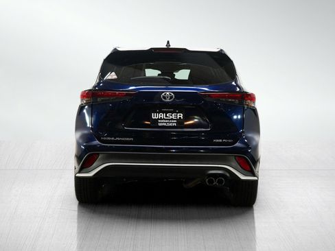 Used 2025 Toyota Highlander XSE AWD/4WD image 4