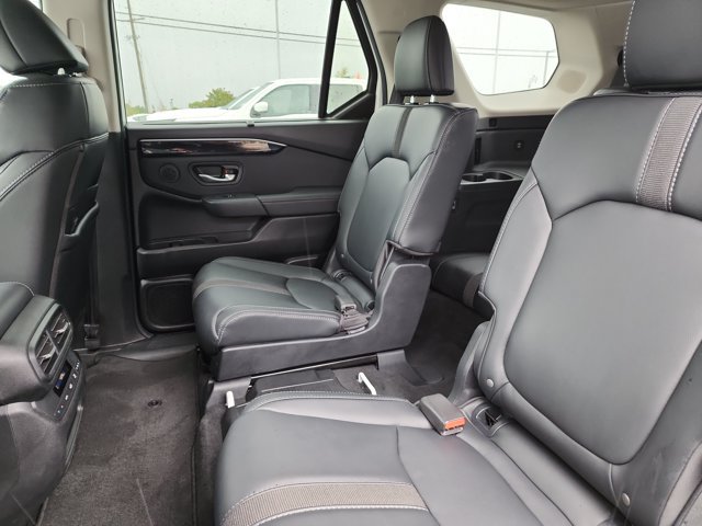 Used 2025 Honda Pilot Touring image 9