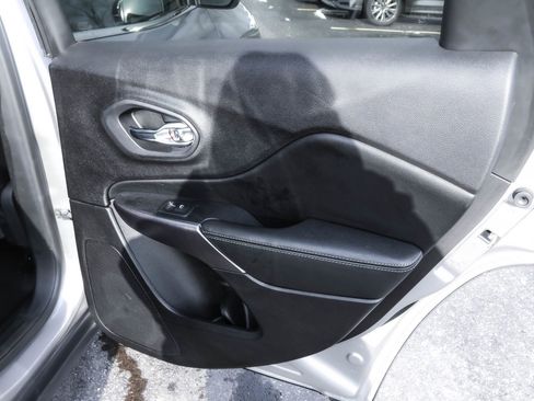 Used 2020 Jeep Cherokee Latitude Lux w/ Comfort/Convenience Group image 35