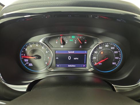 Used 2023 Chevrolet Traverse LT w/ Rear Camera Mirror Package image 18