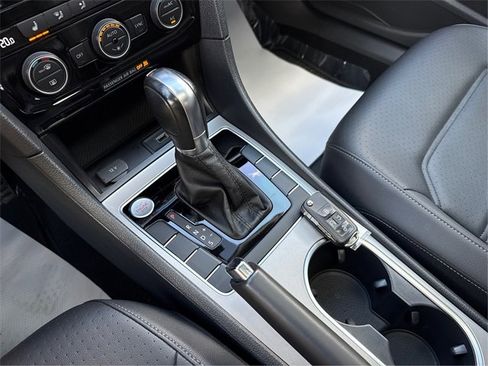 Used 2020 Volkswagen Passat 2.0T R-Line image 35