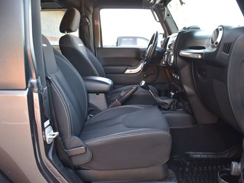 Used 2016 Jeep Wrangler Rubicon AWD/4WD image 18