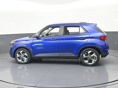 Used 2022 Hyundai Venue SEL FWD image 3