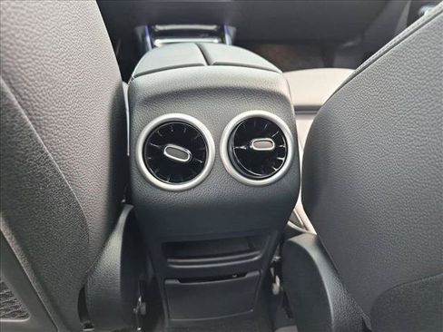 Used 2026 Mercedes-Benz GLB 250 4MATIC image 17