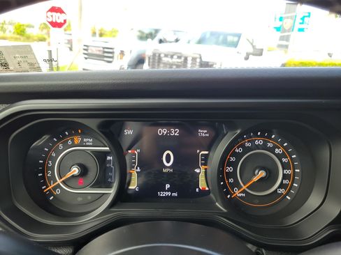 Used 2025 Jeep Gladiator Rubicon AWD/4WD image 26