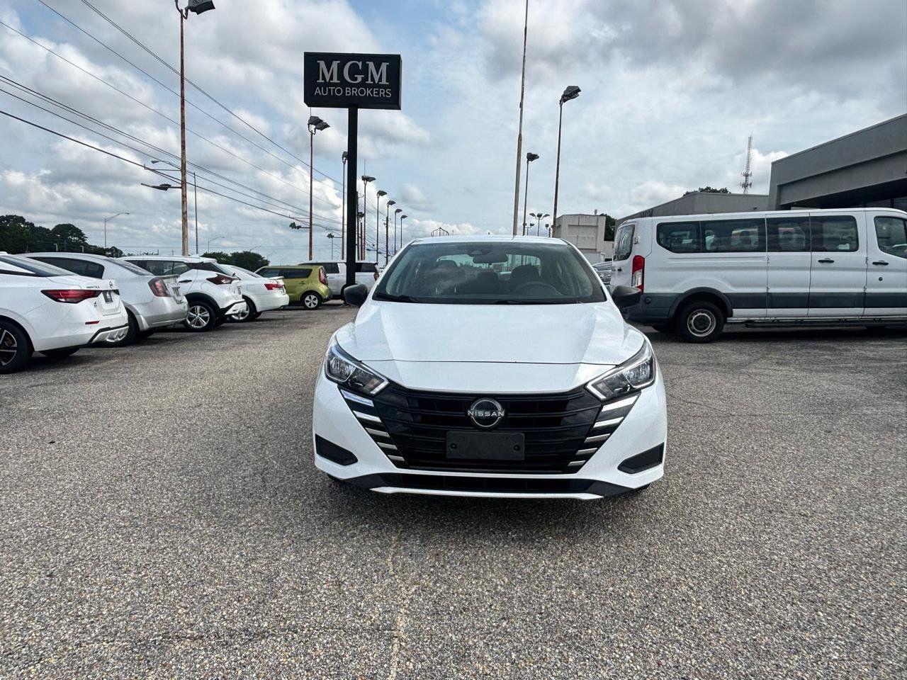 Used 2024 Nissan Versa S FWD image 4