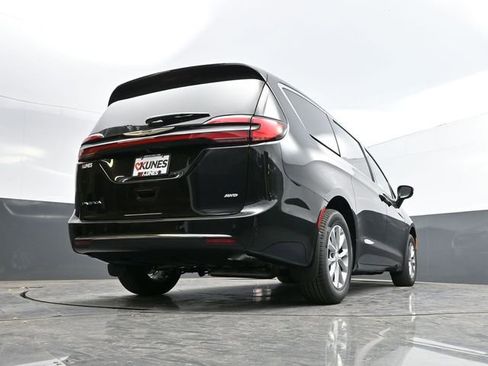 New 2026 Chrysler Pacifica Select AWD/4WD image 45