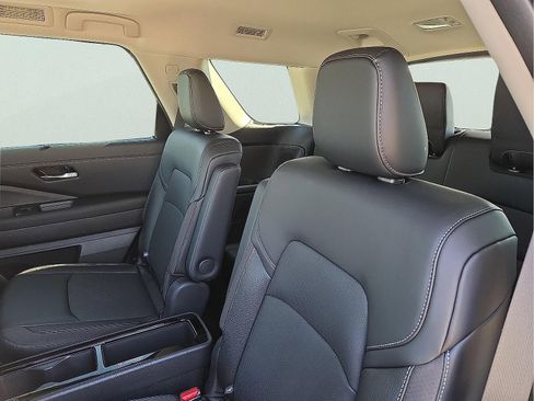 New 2026 Nissan Pathfinder SL image 10