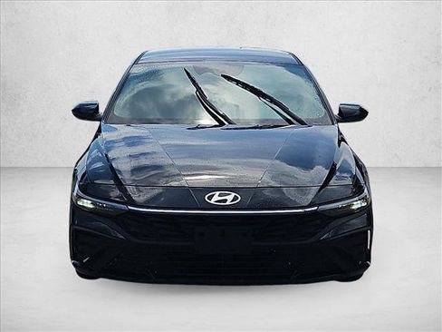 Used 2024 Hyundai Elantra SEL FWD image 2