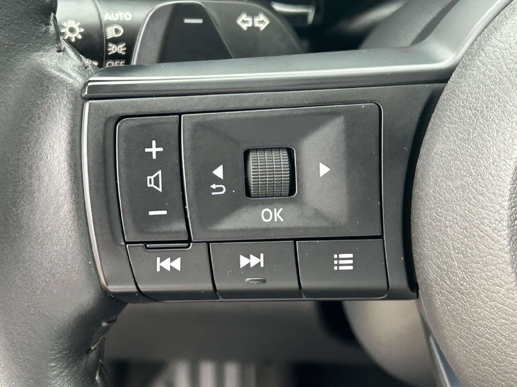Used 2025 Nissan Pathfinder SV AWD/4WD image 20