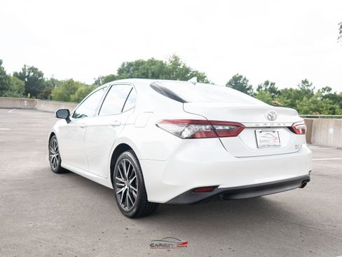 Used 2022 Toyota Camry XLE w/ Navigation Upgrade Package AWD/4WD image 5