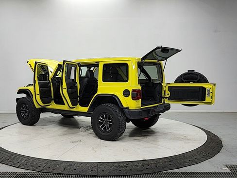 Used 2024 Jeep Wrangler Unlimited Rubicon AWD/4WD image 13