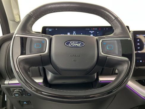 Used 2025 Ford Expedition Platinum AWD/4WD image 21