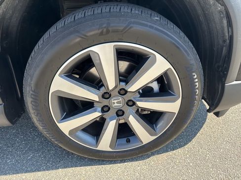 Used 2024 Honda Pilot Touring image 15